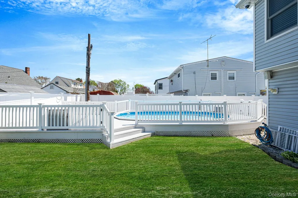 71 Hill Lane Levittown NY 11756