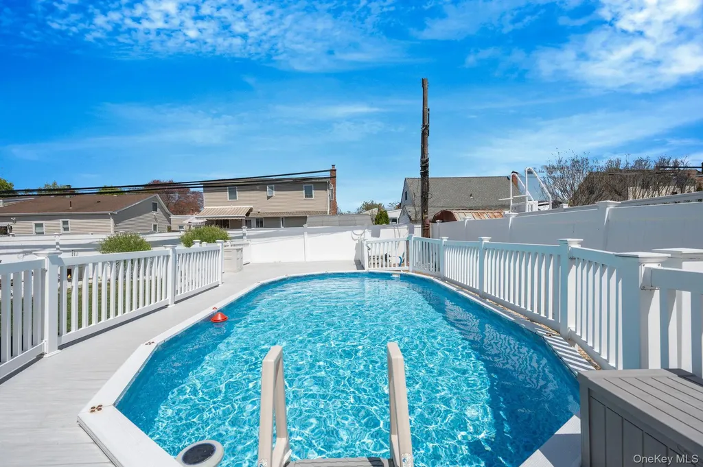 71 Hill Lane Levittown NY 11756