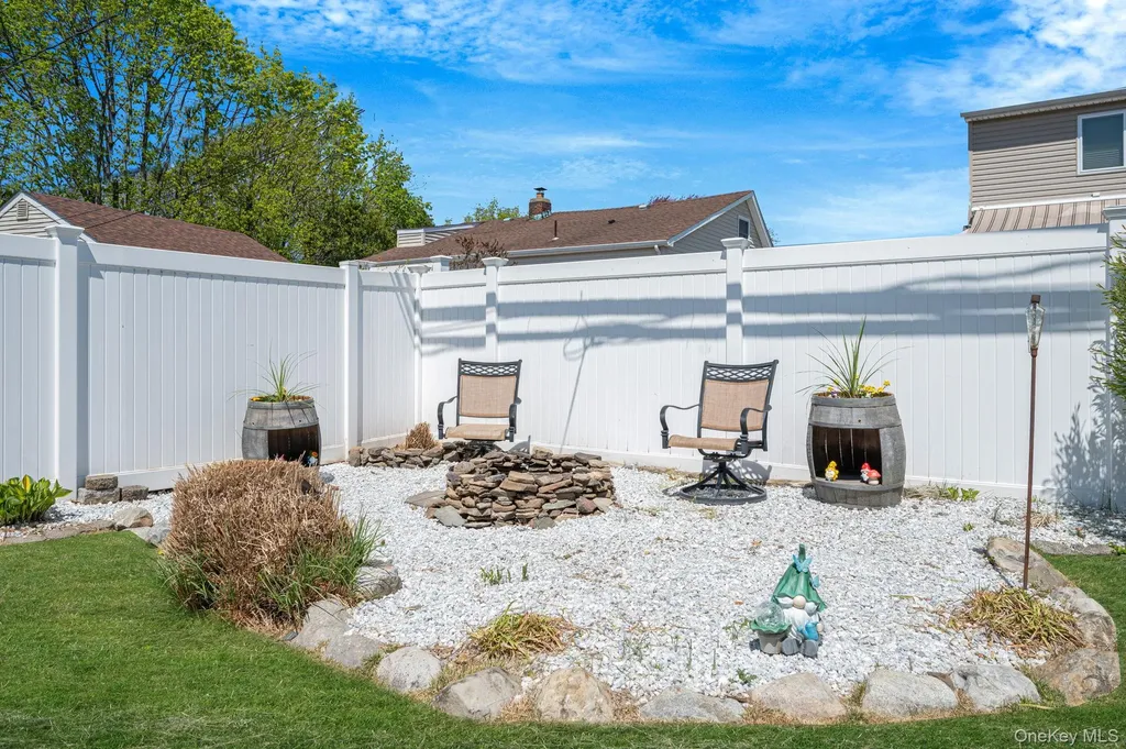71 Hill Lane Levittown NY 11756