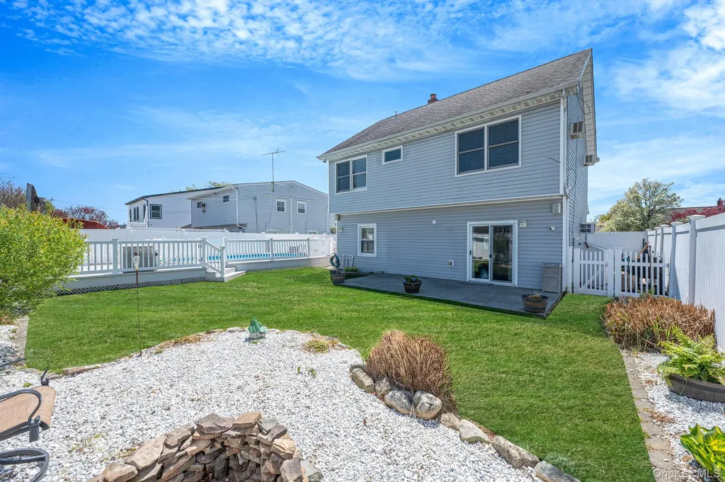 71 Hill Lane Levittown NY 11756