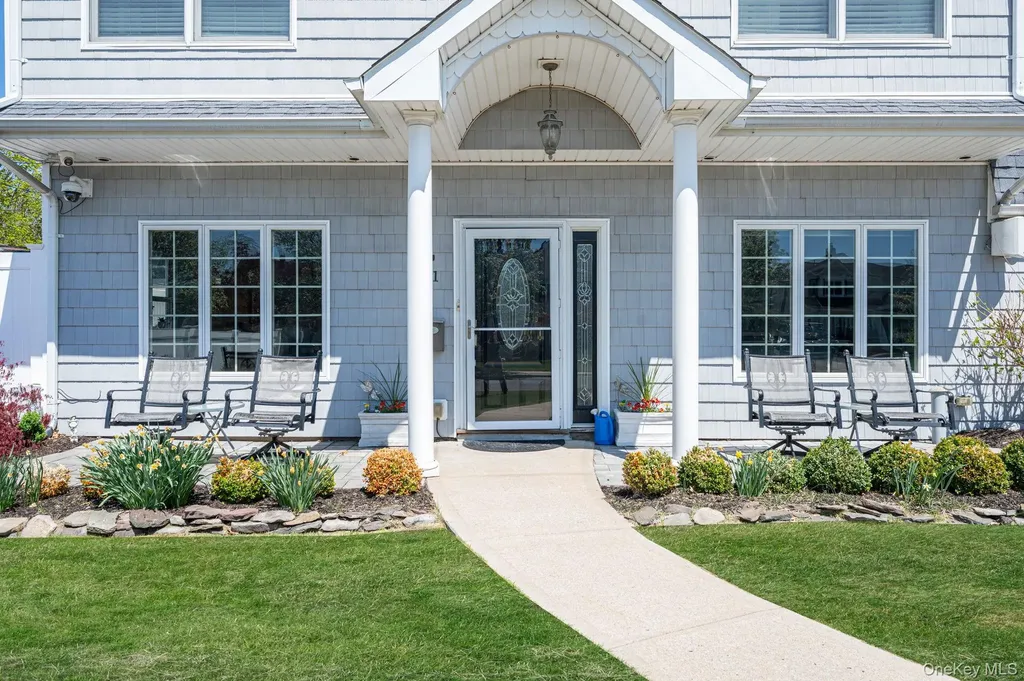 71 Hill Lane Levittown NY 11756