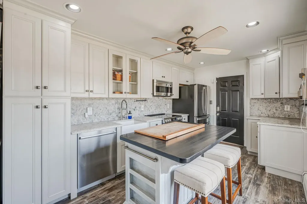 71 Hill Lane Levittown NY 11756