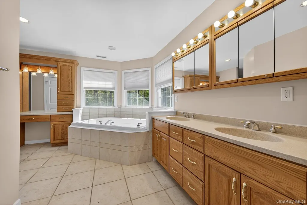 6 Martingale Way Pawling NY 12564