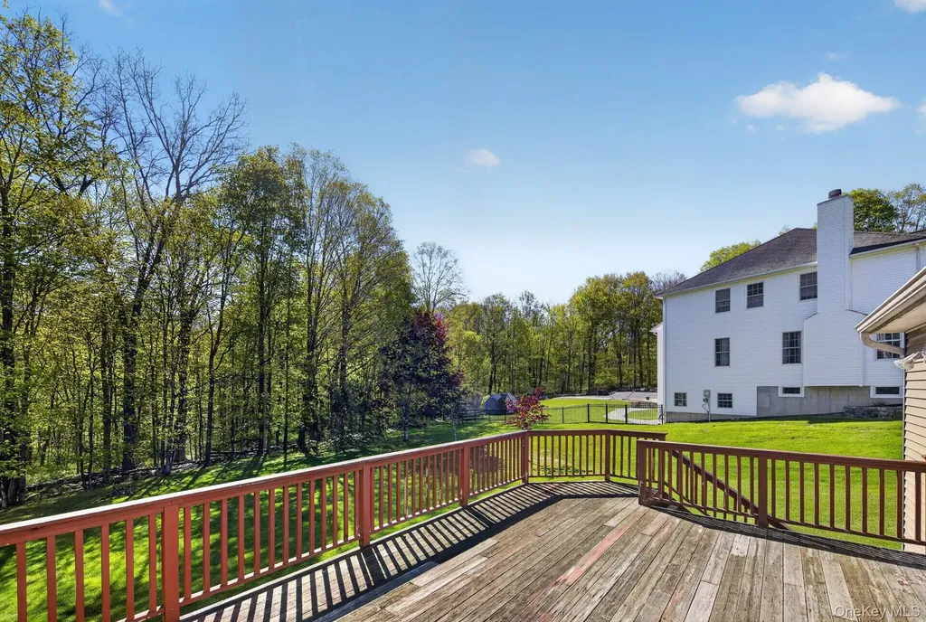 6 Martingale Way Pawling NY 12564