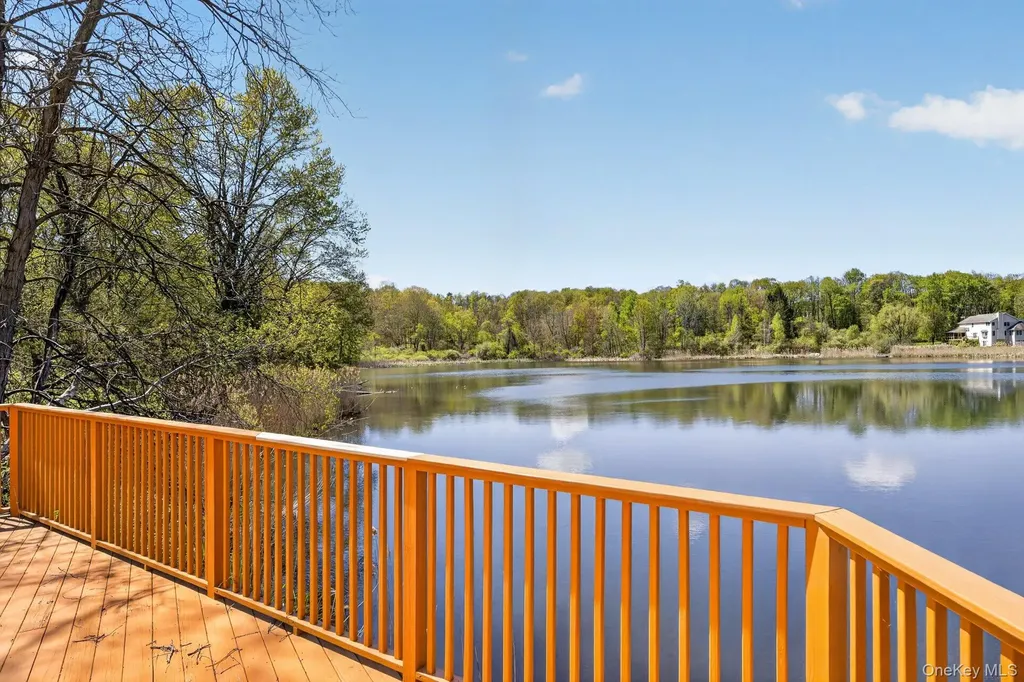 6 Martingale Way Pawling NY 12564