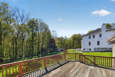 6 Martingale Way Pawling NY 12564
