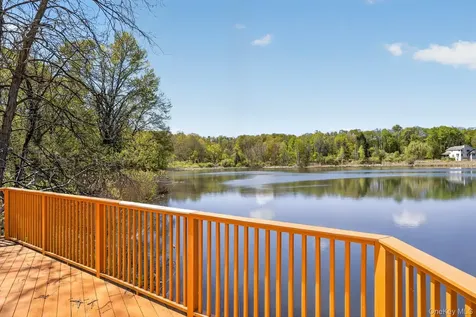 6 Martingale Way Pawling NY 12564