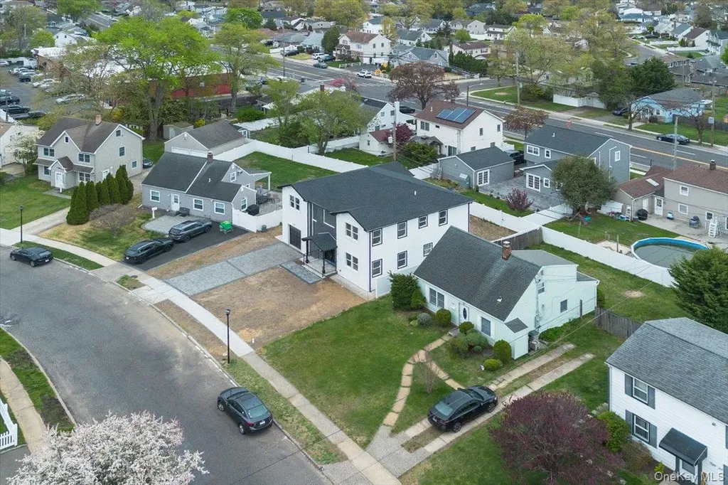 62 Haven Lane Levittown NY 11756