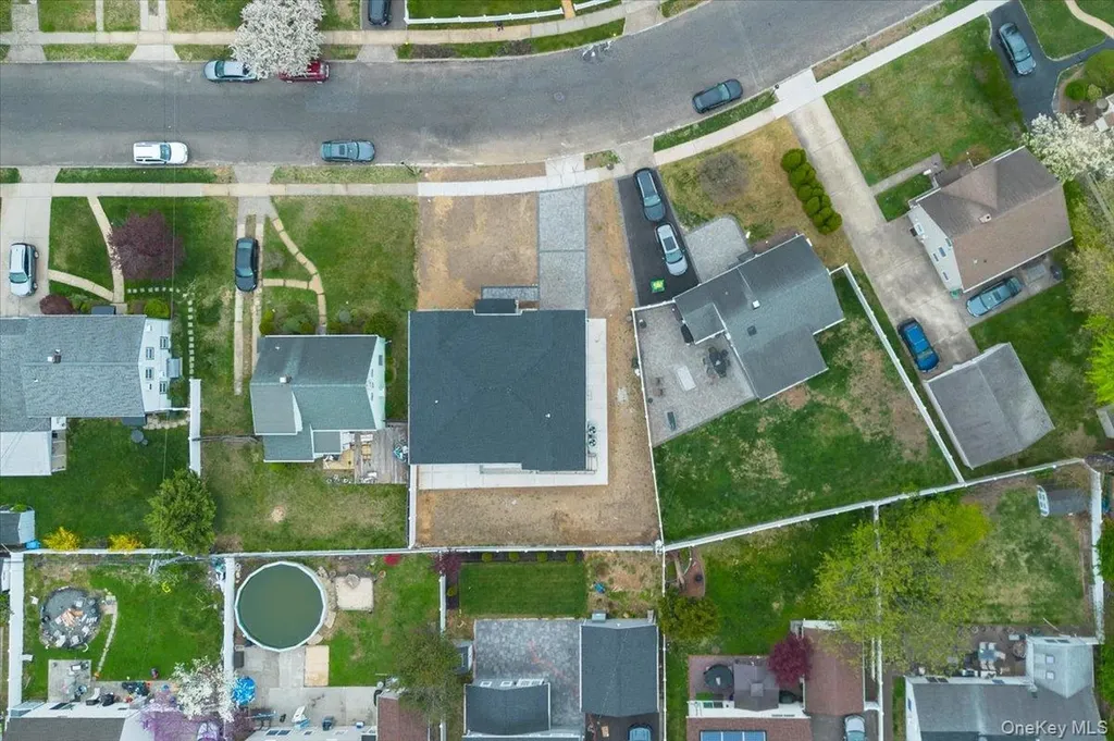62 Haven Lane Levittown NY 11756