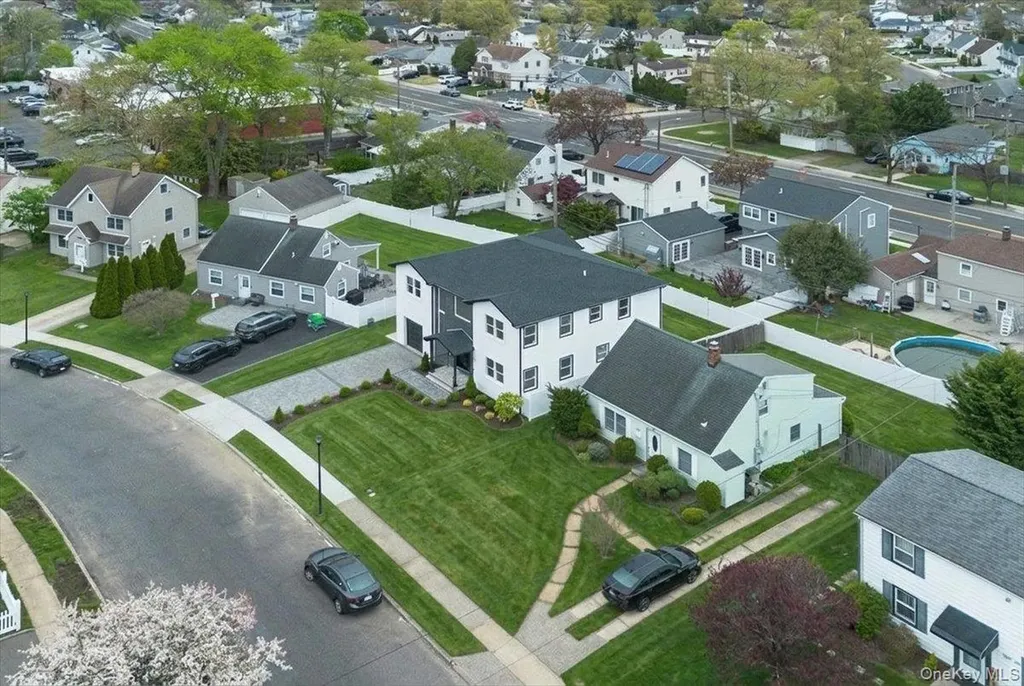 62 Haven Lane Levittown NY 11756