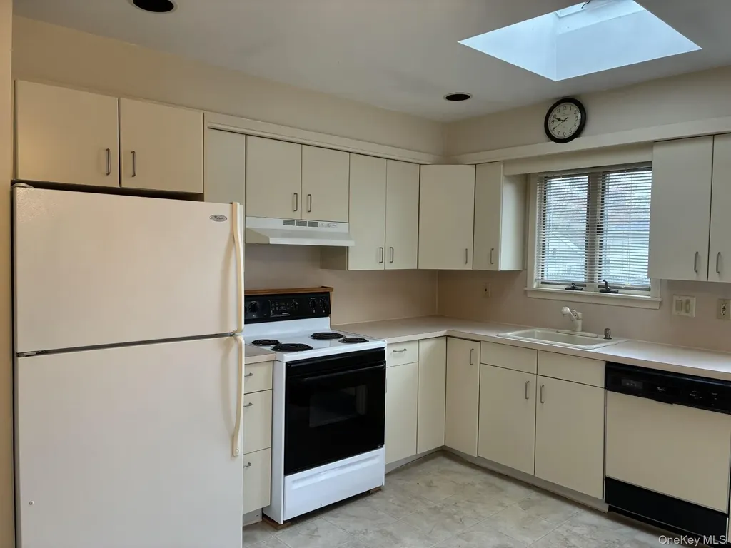 32 Lincoln Drive Oakdale NY 11769