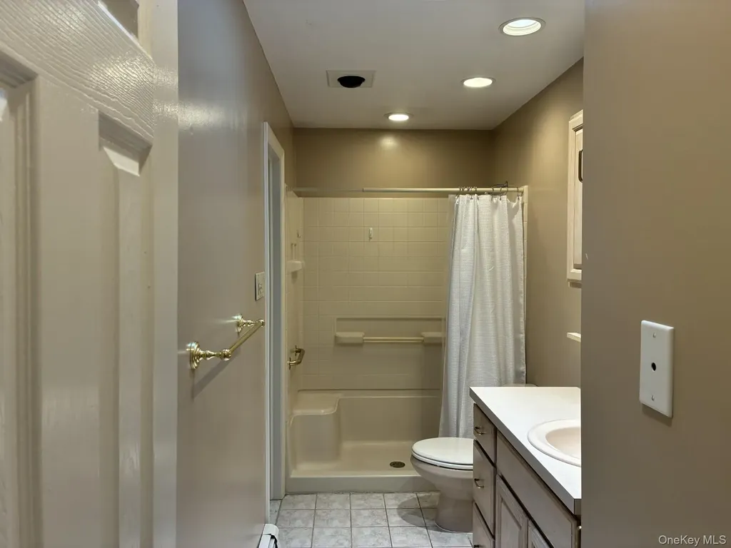 32 Lincoln Drive Oakdale NY 11769