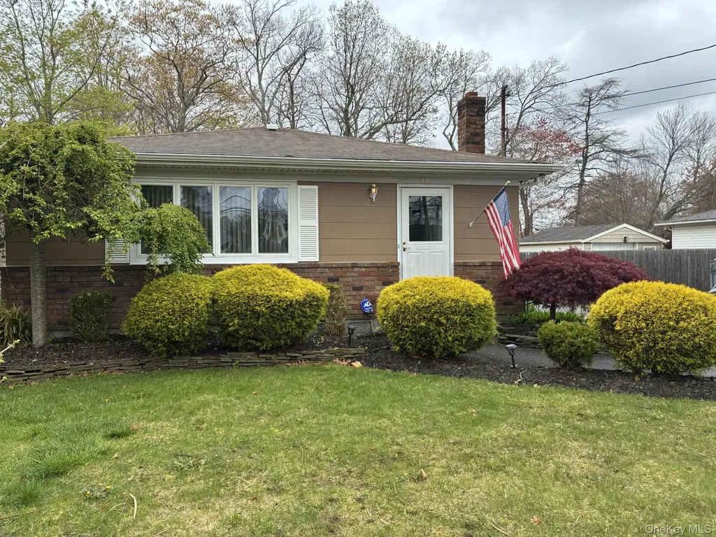 32 Lincoln Drive Oakdale NY 11769