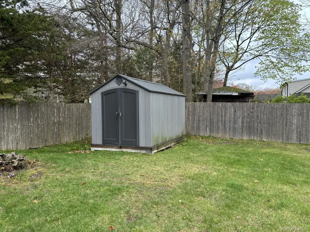 32 Lincoln Drive Oakdale NY 11769