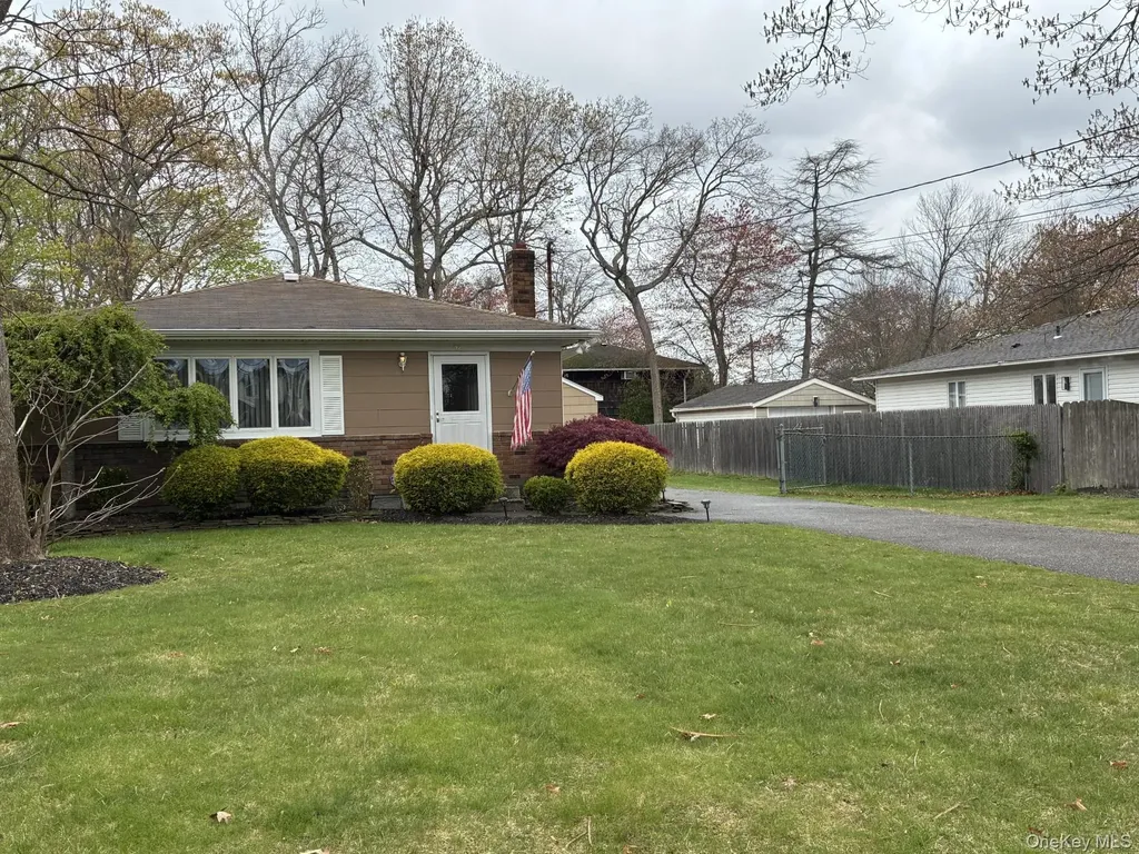 32 Lincoln Drive Oakdale NY 11769