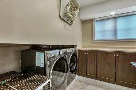 33 Harwood Drive E Glen Cove NY 11542