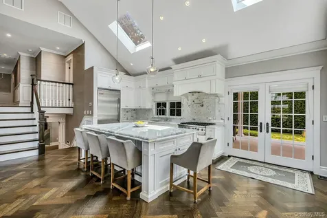 33 Harwood Drive E Glen Cove NY 11542