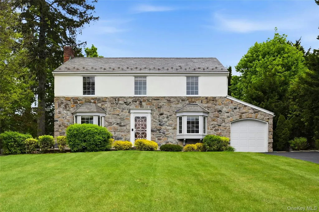 35 Sherry Hill Lane Manhasset NY 11030