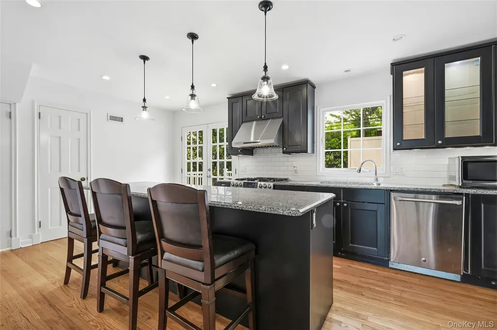 35 Sherry Hill Lane Manhasset NY 11030