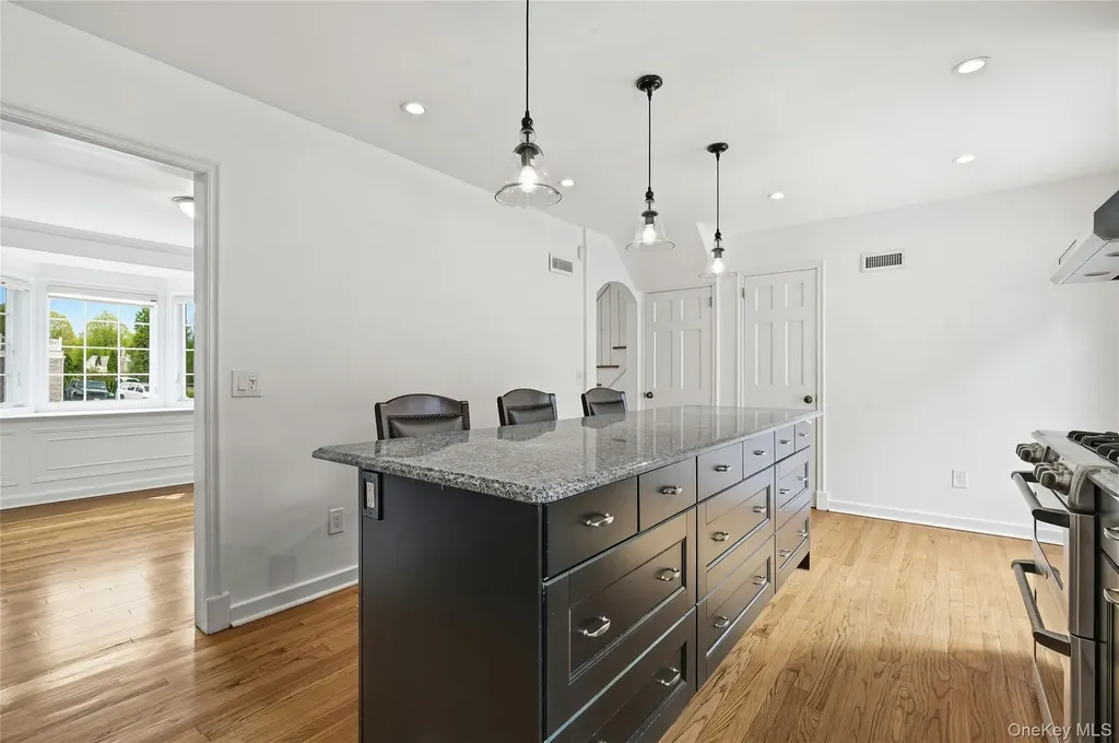 35 Sherry Hill Lane Manhasset NY 11030