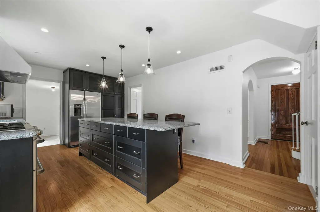 35 Sherry Hill Lane Manhasset NY 11030