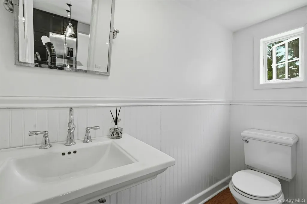 35 Sherry Hill Lane Manhasset NY 11030