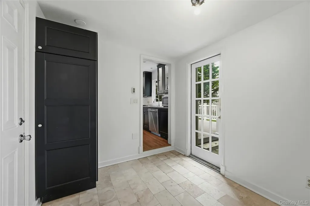 35 Sherry Hill Lane Manhasset NY 11030
