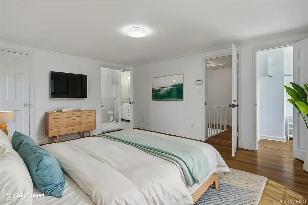 35 Sherry Hill Lane Manhasset NY 11030