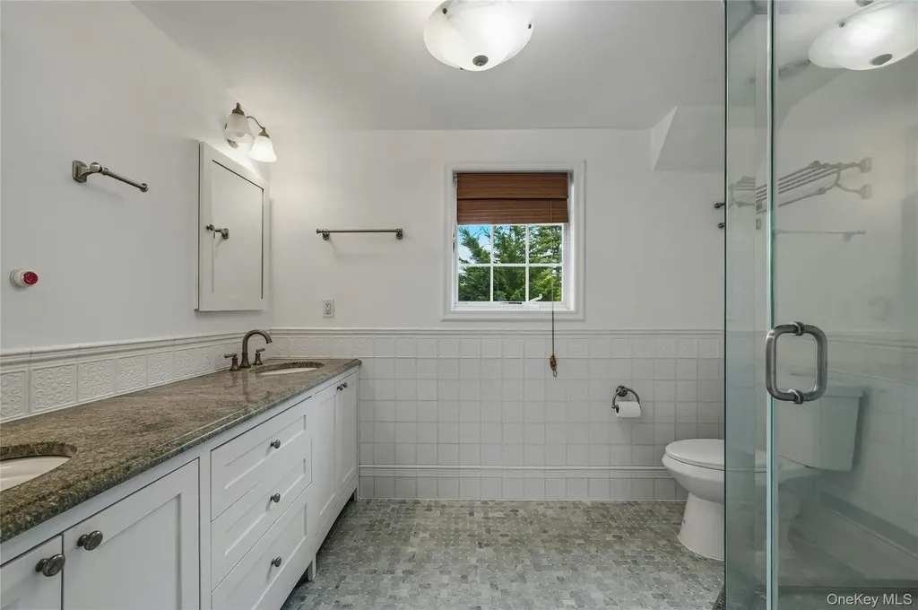 35 Sherry Hill Lane Manhasset NY 11030