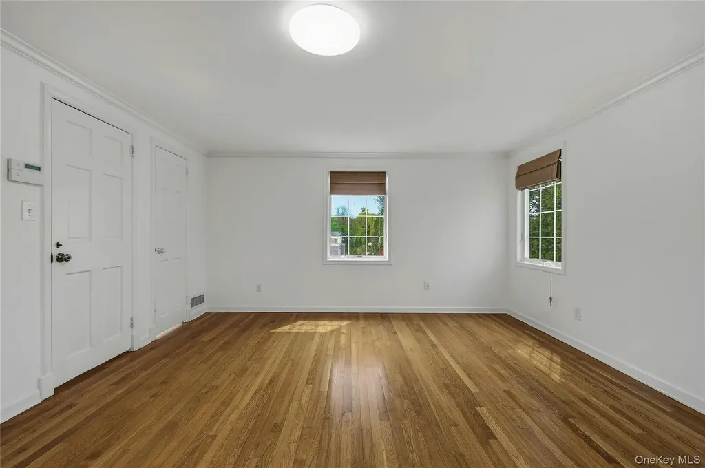 35 Sherry Hill Lane Manhasset NY 11030