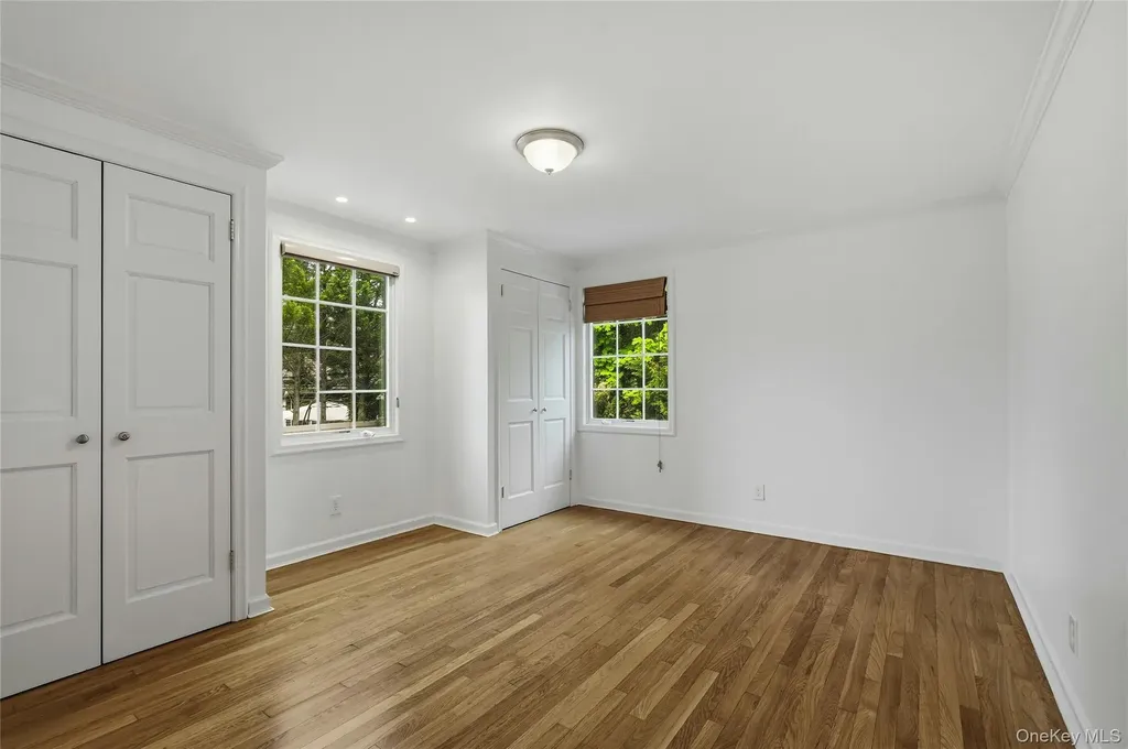 35 Sherry Hill Lane Manhasset NY 11030