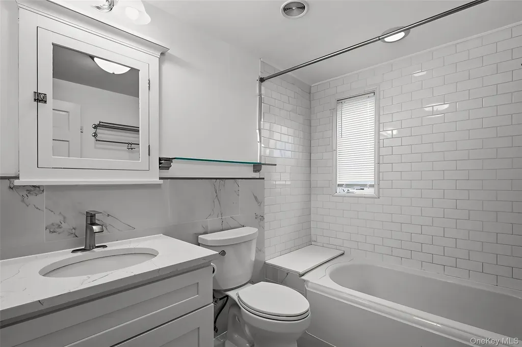 35 Sherry Hill Lane Manhasset NY 11030