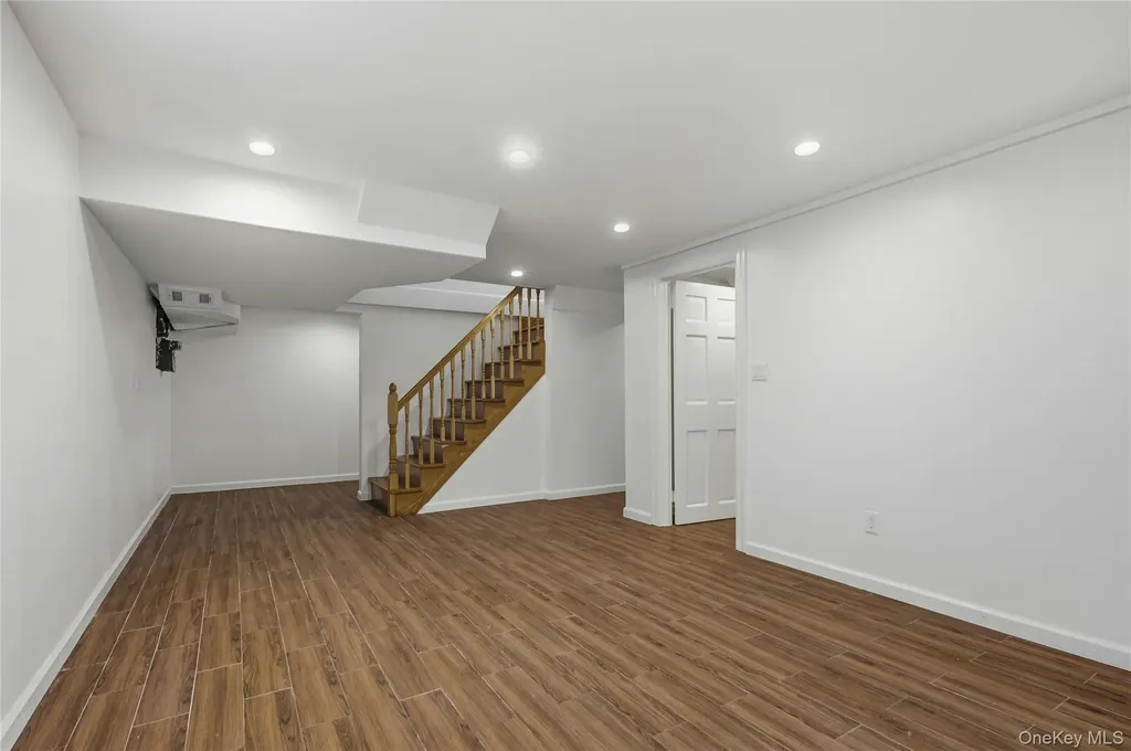 35 Sherry Hill Lane Manhasset NY 11030