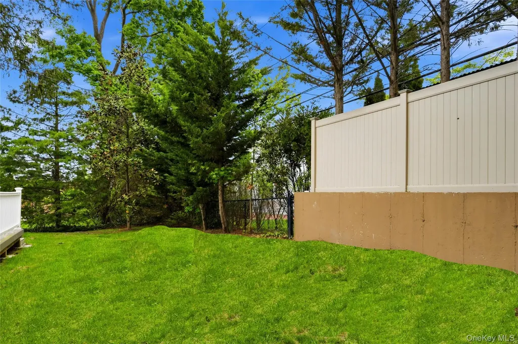 35 Sherry Hill Lane Manhasset NY 11030