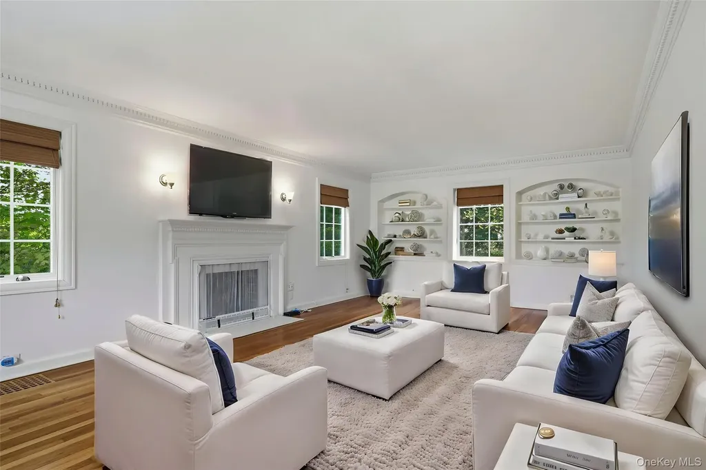 35 Sherry Hill Lane Manhasset NY 11030