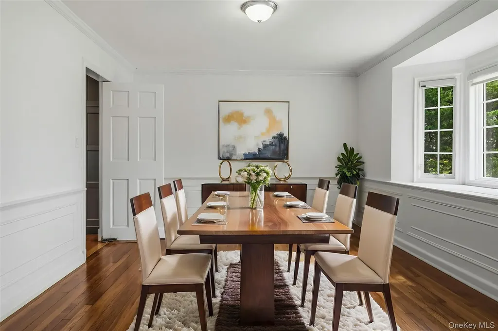 35 Sherry Hill Lane Manhasset NY 11030