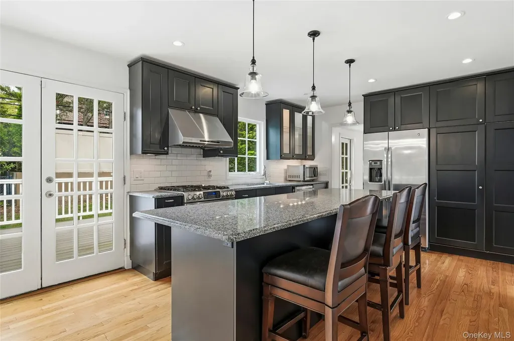 35 Sherry Hill Lane Manhasset NY 11030