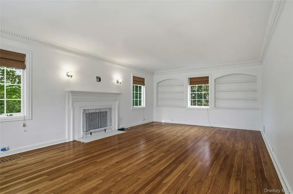 35 Sherry Hill Lane Manhasset NY 11030