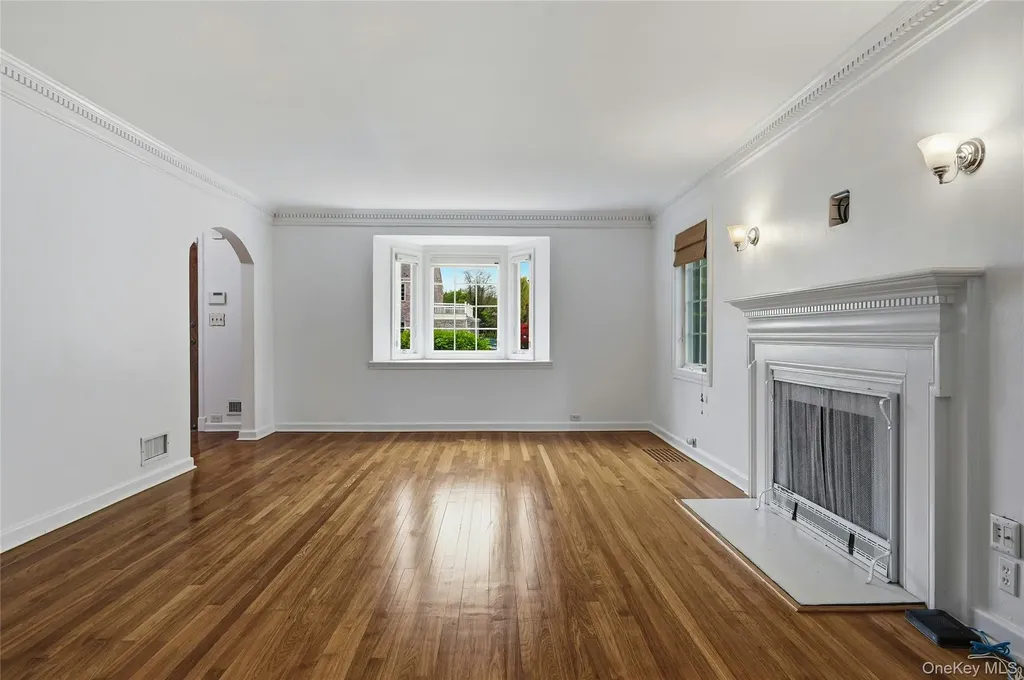 35 Sherry Hill Lane Manhasset NY 11030