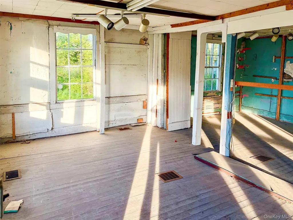 7077 Route 209 Kerhonkson NY 12446