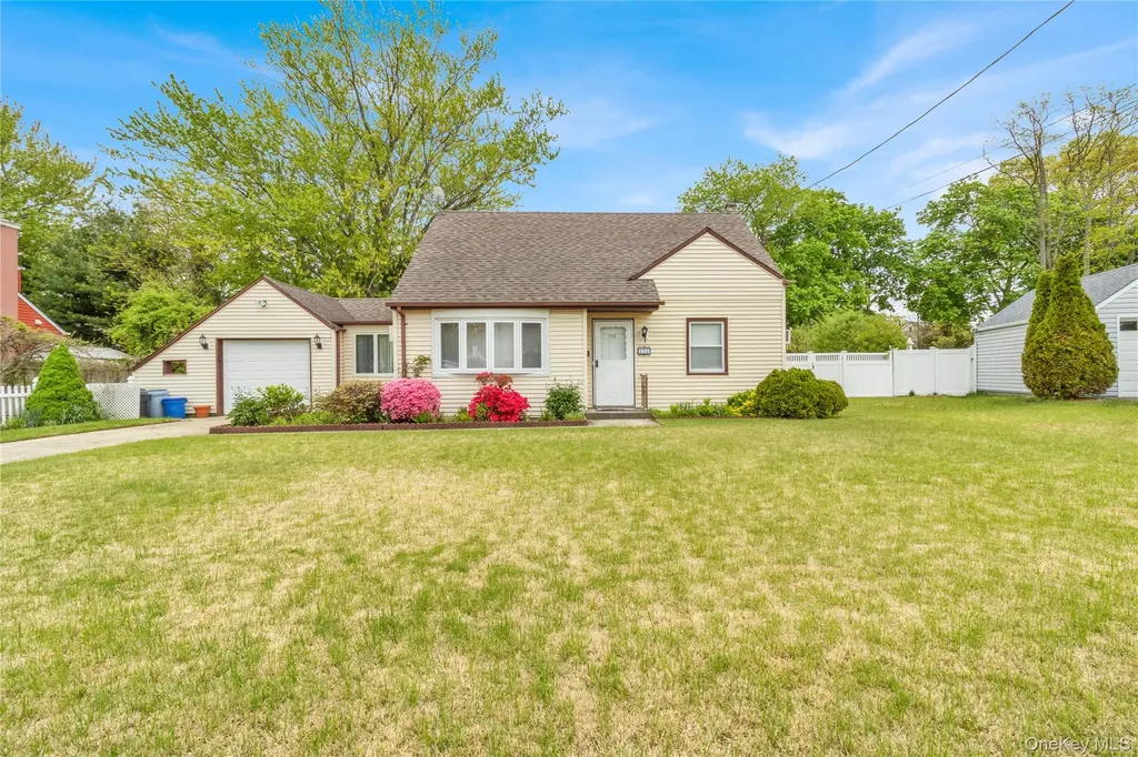 152 Foster Boulevard North Babylon NY 11702
