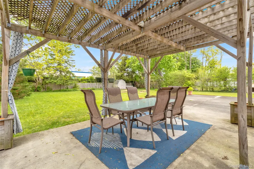 152 Foster Boulevard North Babylon NY 11702