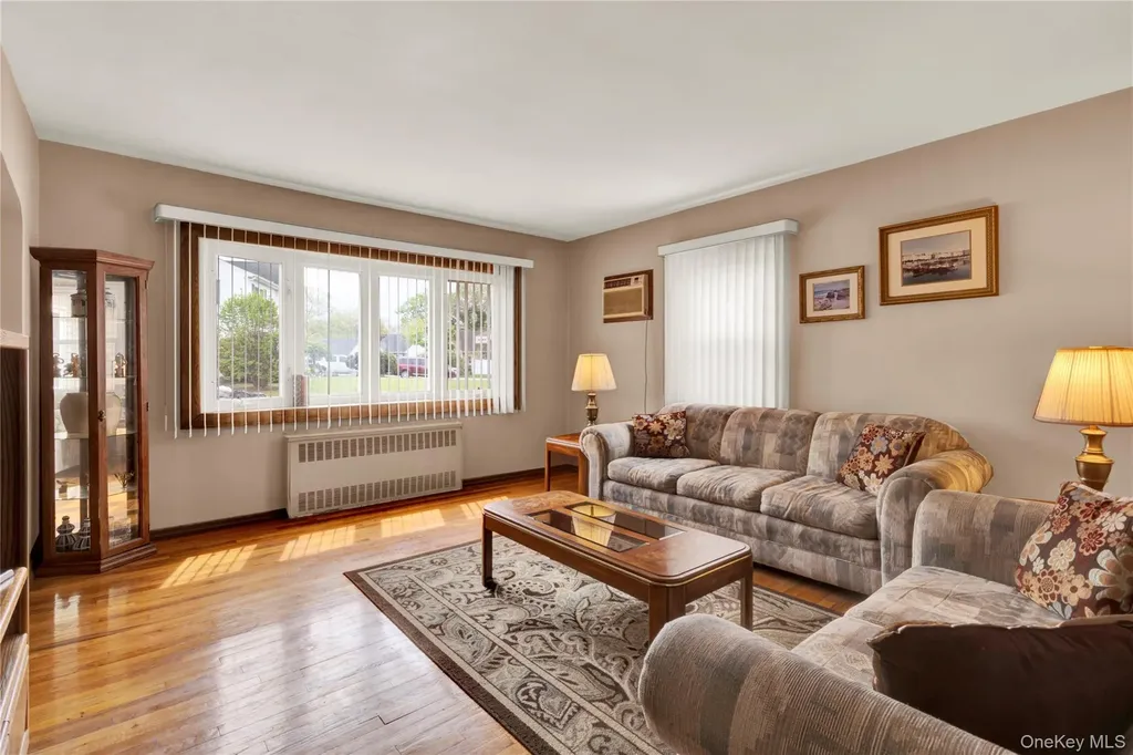152 Foster Boulevard North Babylon NY 11702