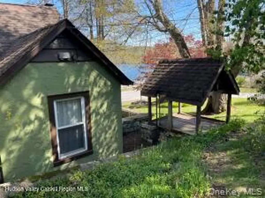 38 Lake Shore Drive Patterson NY 12563