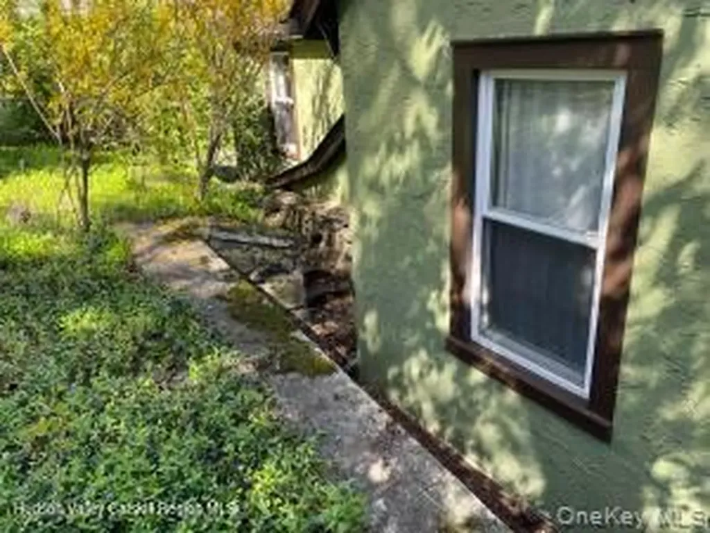 38 Lake Shore Drive Patterson NY 12563