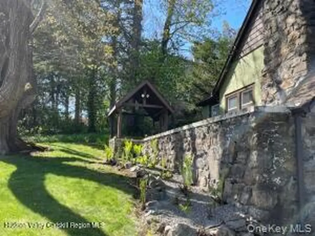 38 Lake Shore Drive Patterson NY 12563