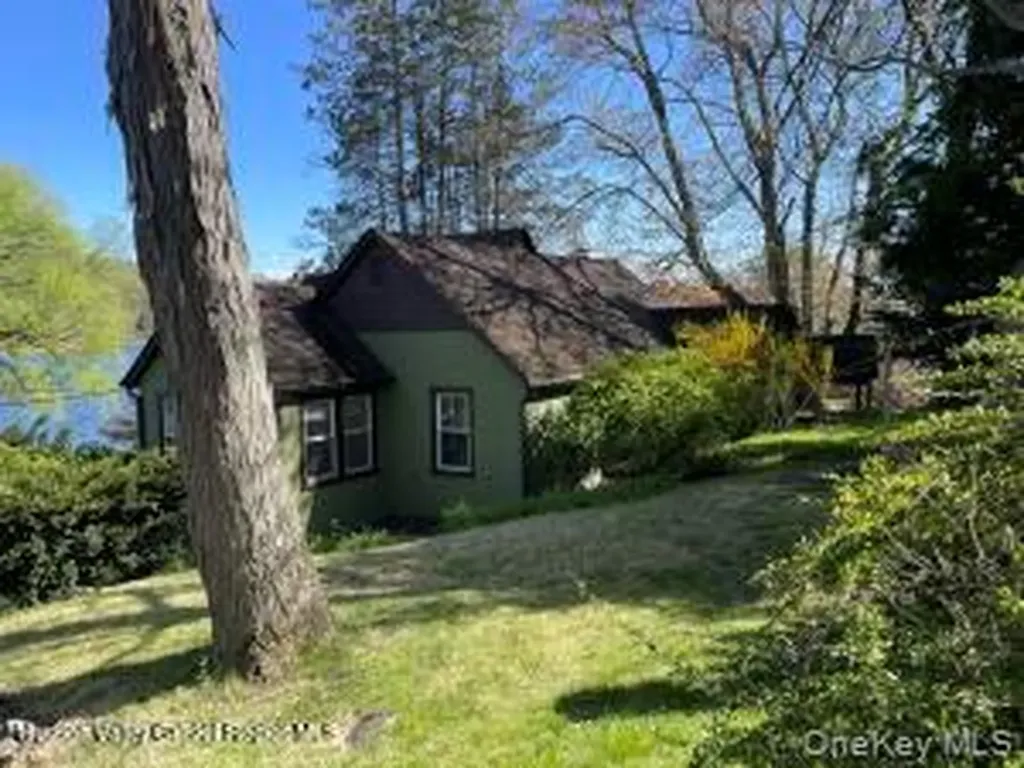 38 Lake Shore Drive Patterson NY 12563