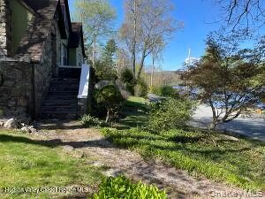 38 Lake Shore Drive Patterson NY 12563