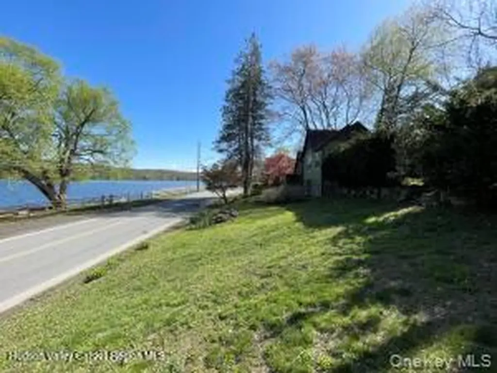 38 Lake Shore Drive Patterson NY 12563