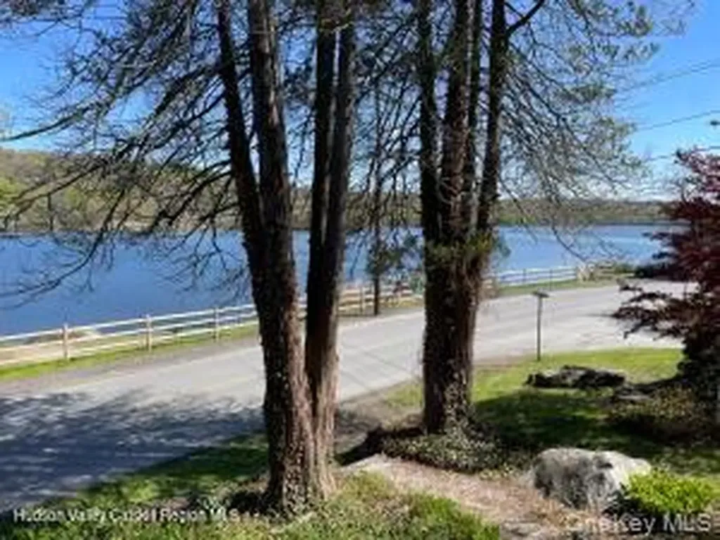38 Lake Shore Drive Patterson NY 12563
